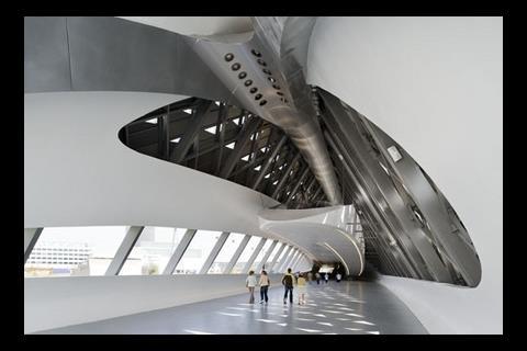 Zaha Hadidn's Zaragoza Bridge Pavilion